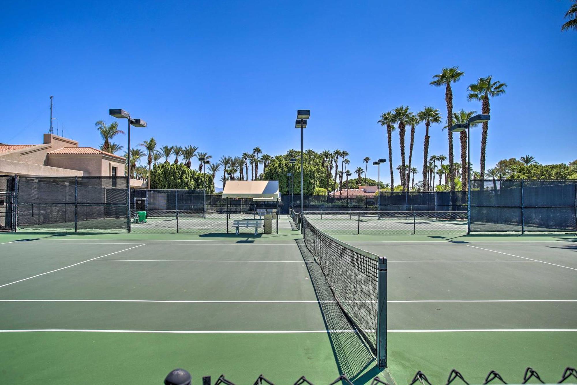 Palm Desert Retreat Pool Access And On-Site Golf! 빌라 외부 사진